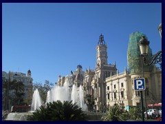 Plaza del Ayuntamiento - Town Hall and fountain